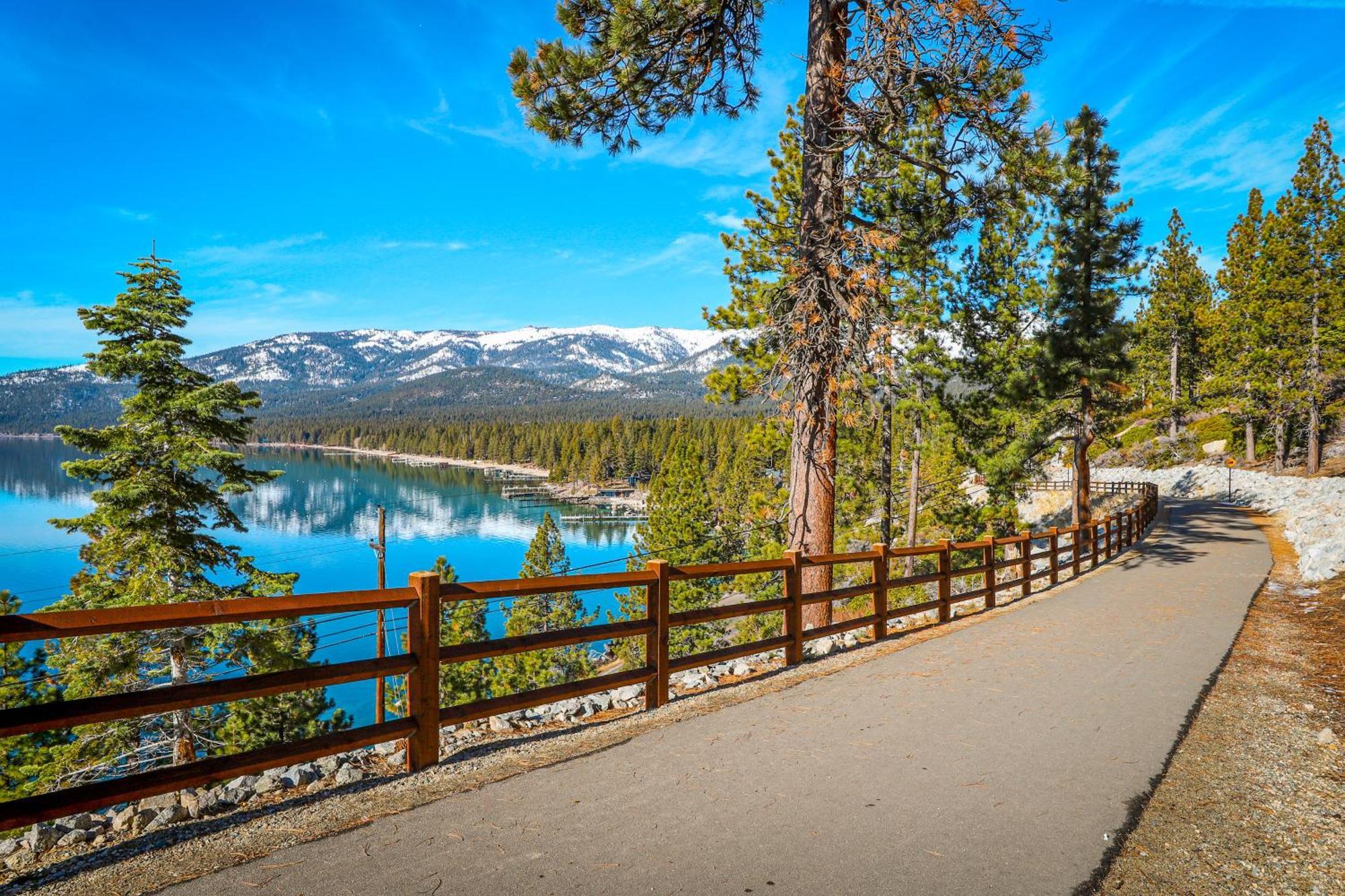 Tahome & Tahoe Place Incline Village Rum bild